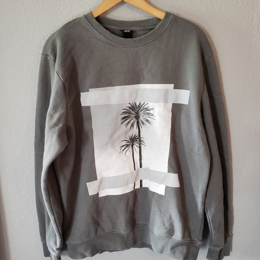 Green and White H&M Graphic Sweater Size Large